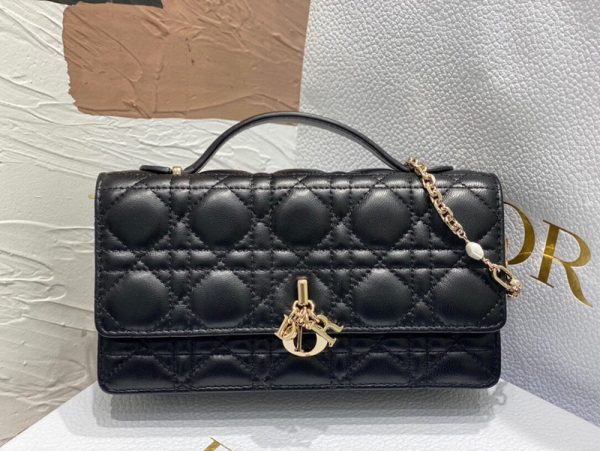 Envy Hold - Dior Bags - 1795 For Discount